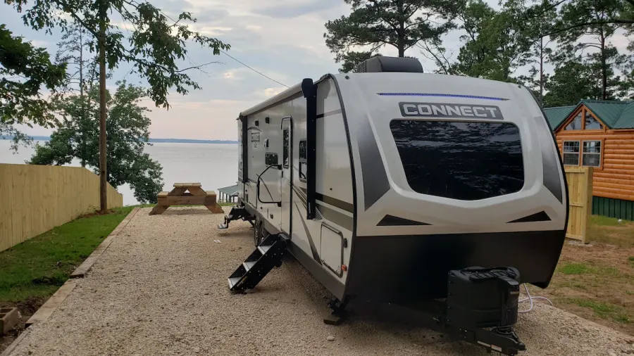 Privacy is offered on either side of the rv slot. Privacy is offered on either side of the rv slot.